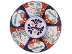 AN IMARI PORCELAIN PLATE, JAPAN, EDO PERIOD, LATE 17TH TO EARLY 18TH CENTURY
