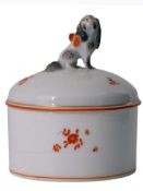 A MEISSEN PORCELAIN LIDDED CONTAINER WITH A DOG FINIAL, C. 1937-1945