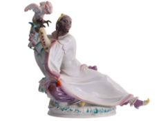 A MEISSEN PORCELAIN FIGURE "MOHR MIT KAKADU", MODELED BY PAUL SCHEURICH, GERMANY, FIRST HALF 20TH CE