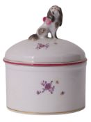 A MEISSEN PORCELAIN LIDDED CONTAINER WITH A DOG FINIAL, C. 1937-1945