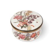 A London enamel snuff box, c.1770, finely decorated with a tied posy of flowers to the cover, the si