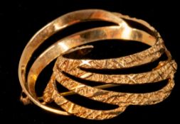 Jewellery: a 9ct yellow gold feather effect brooch, 3.0cm wide, 4.0g.