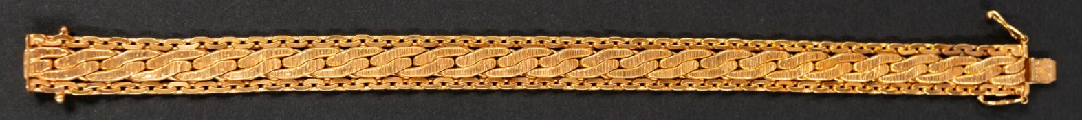 Jewellery: a 9ct yellow gold bracelet, with a textured flattened rope twist design flanked by chain 