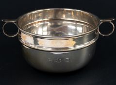 Silver: a George V silver quaich, London 1912, with ring handles and a central band. maximum diamete