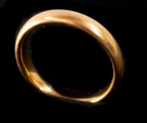 Jewellery: a 22ct yellow gold wedding band, Birmingham 1929, UK size L, band width 3.5mm, 5.3g.