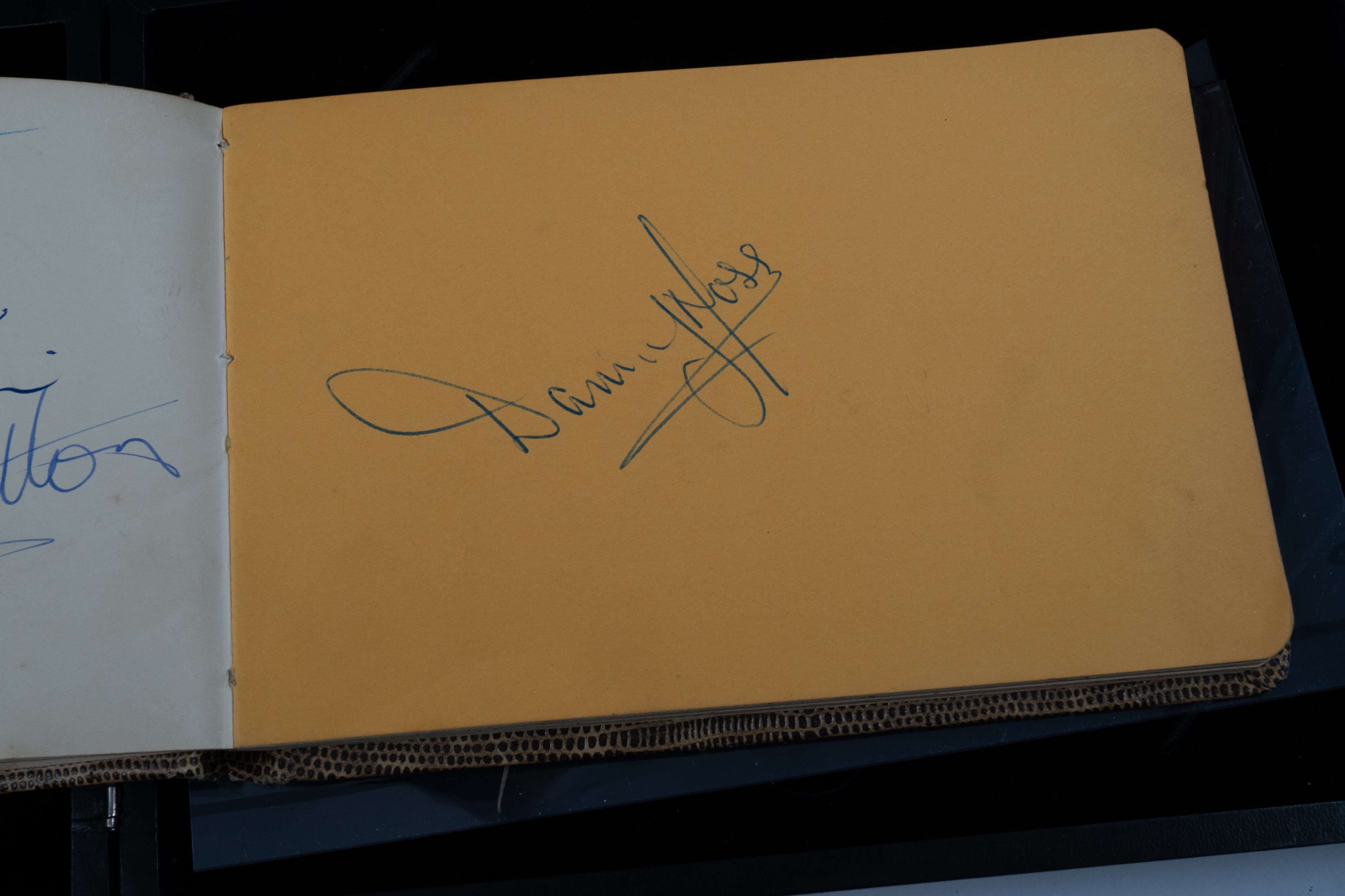 Autographs: - Image 5 of 6