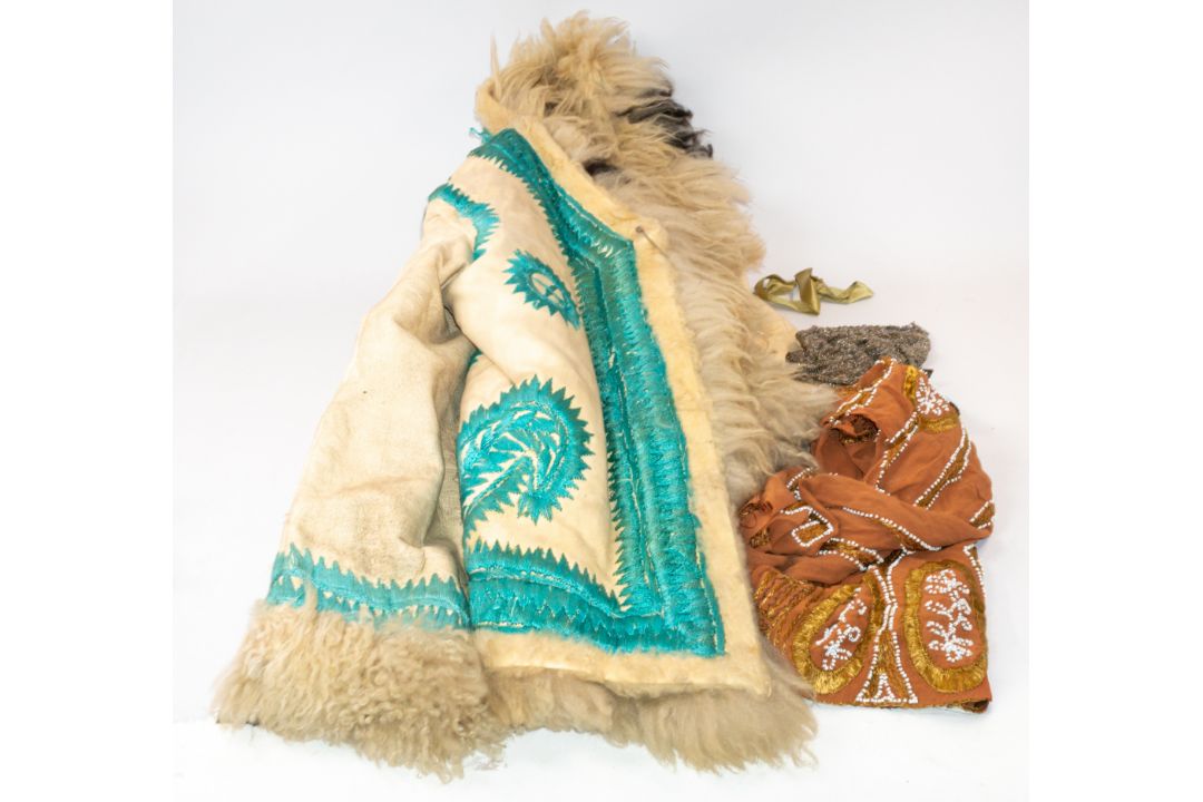Vintage Fashion - Image 1 of 4