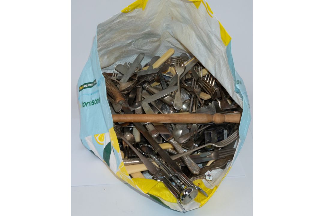 Silver Plate: a gallery tray, a boxed set of nutcrackers, two toast racks, a large volume of assorte - Image 5 of 6