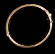Jewellery: a 9ct yellow gold cuff bracelet, Birmingham 1965, one side plain, the other brushed and s