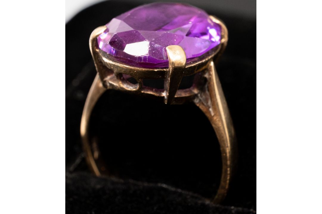 Jewellery: - Image 1 of 2