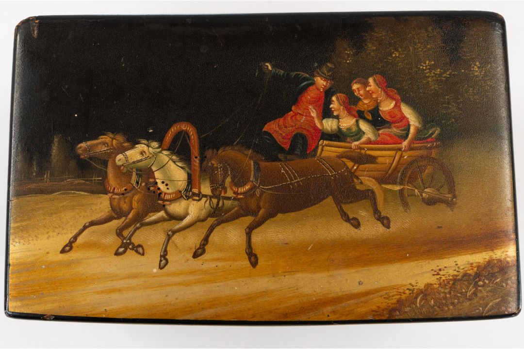 Decorative Arts: a late 19th century Russian papier mache rectangular tea caddy, possibly Vishnyakov - Image 3 of 4