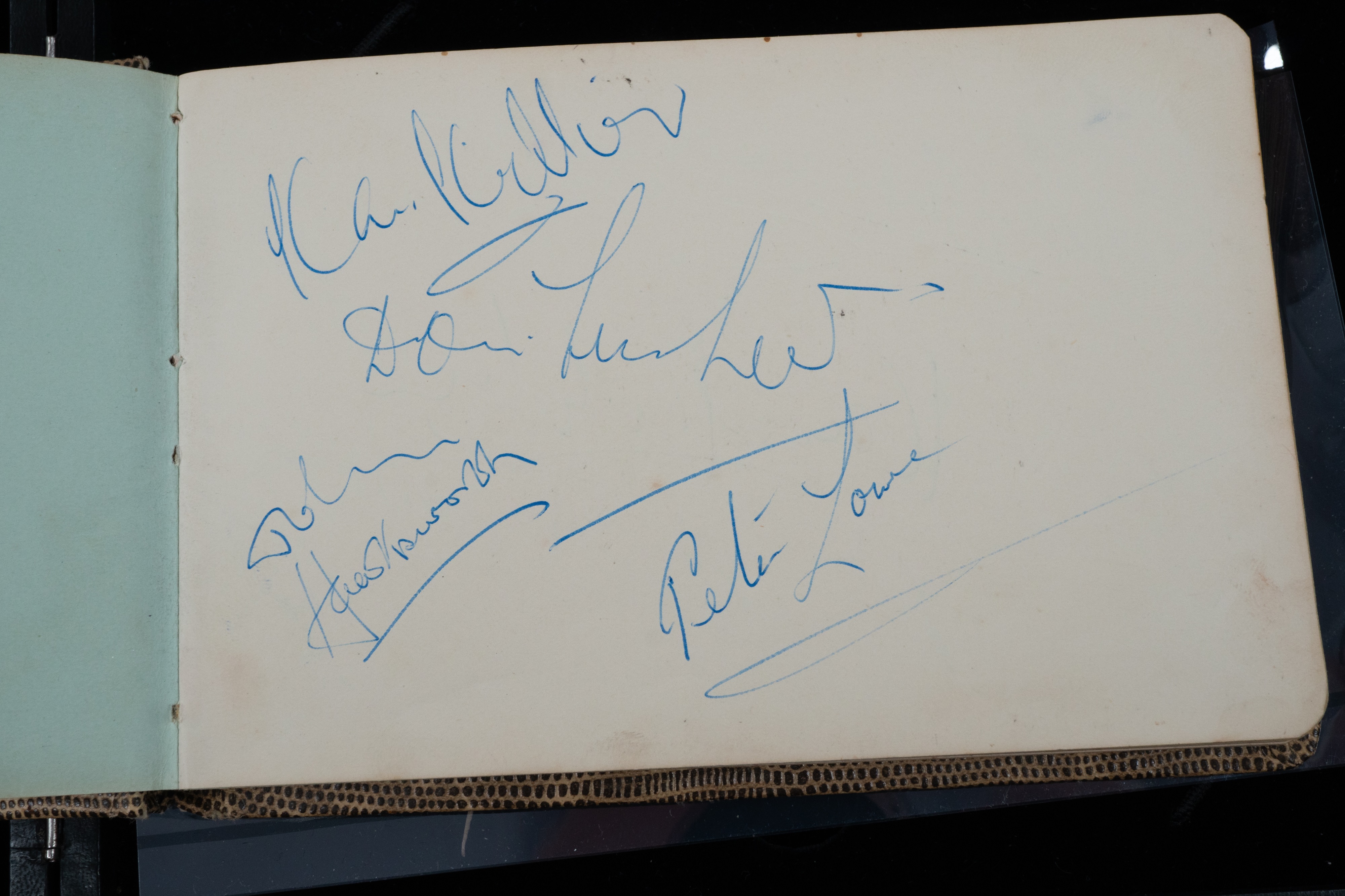 Autographs: - Image 3 of 6