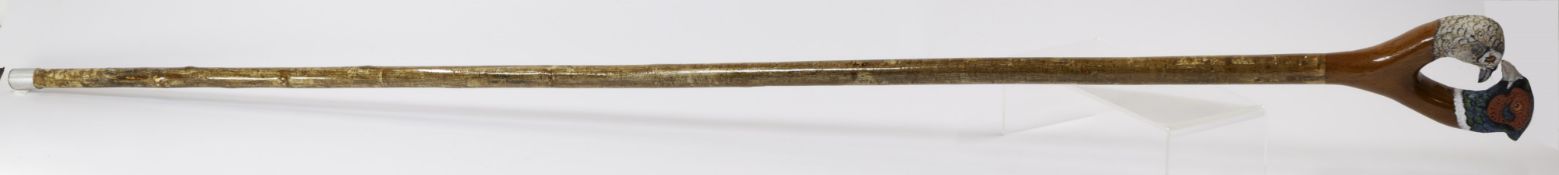 Treen: a walking stick by Mark Richards, the terminal hand carved as a pair of pheasants, overall le