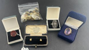 Jewellery: a 9ct yellow gold ring set a single facet cut oval amethyst, UK size P, 6.5g; a 9ct gold 