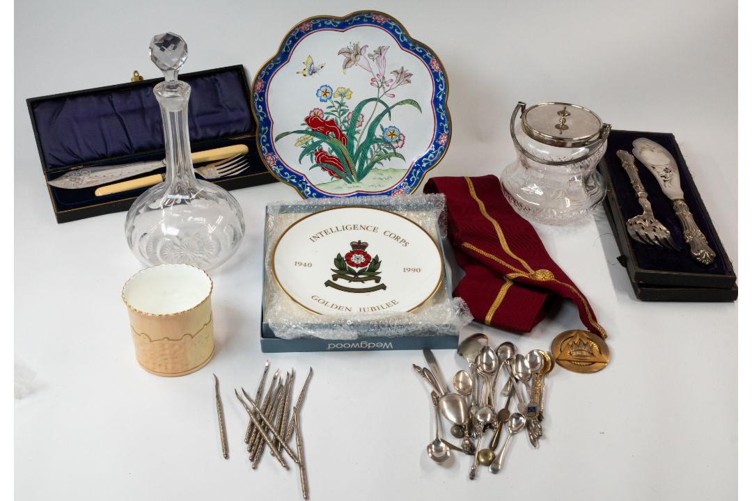 Silver Plate: two sets of cased fish servers, a plate topped glass biscuit barrel, nut picks, cutler