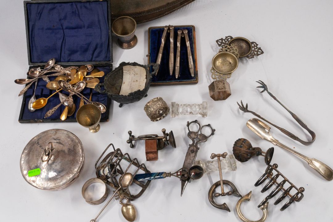 Silver Plate: a gallery tray, a boxed set of nutcrackers, two toast racks, a large volume of assorte - Image 2 of 6