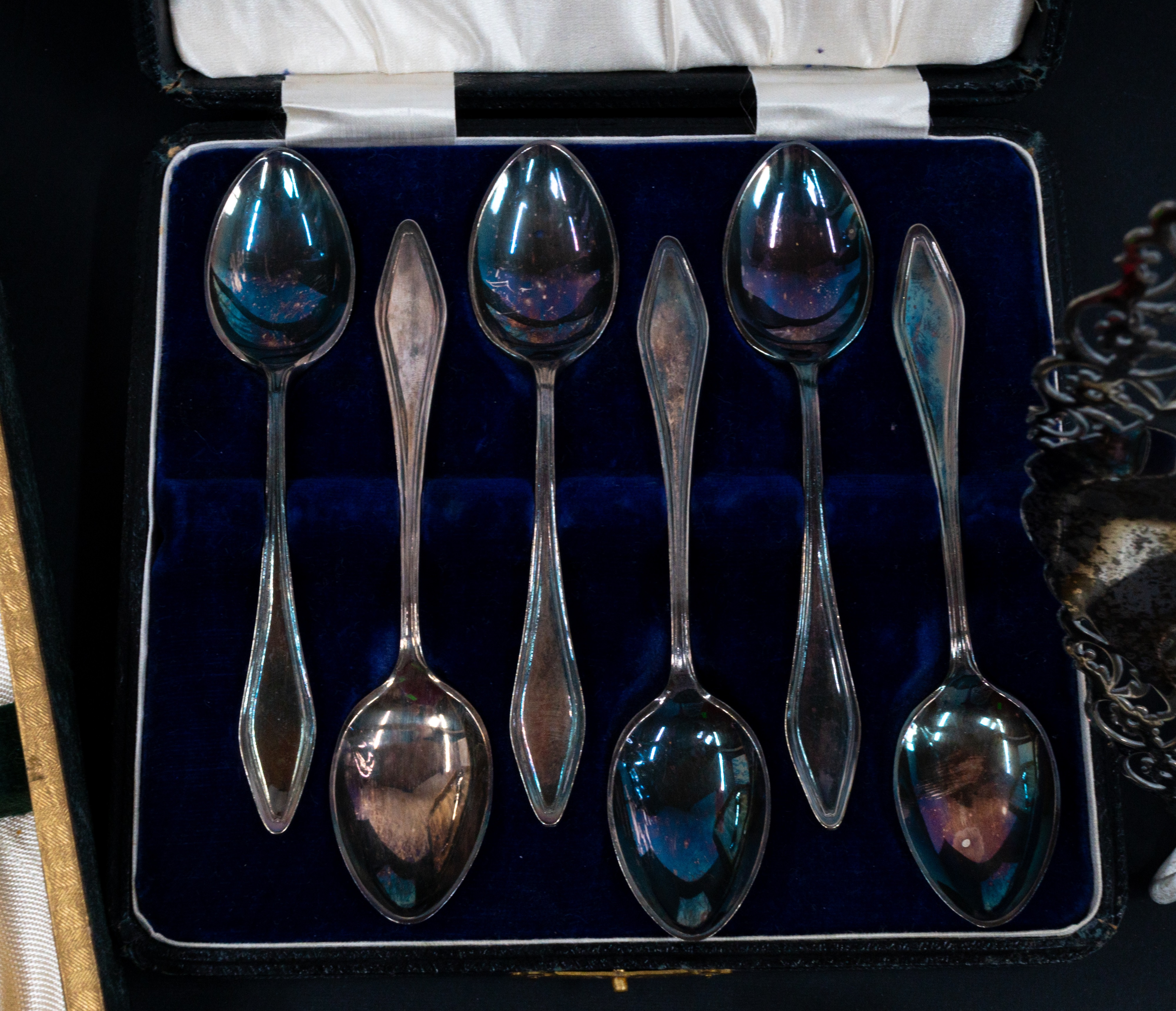 Silver: - Image 3 of 4