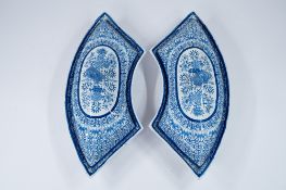 Ceramics: a pair of Chamberlain's Worcester blue and white supper dishes and covers, c.1800, of curv