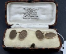 Jewellery: a pair of boxed gentleman's yellow metal chain cufflinks, each panel marked 9ct and testi