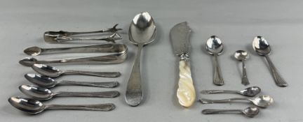 Silver: a pair of early 20th century sugar tongs with claw grips, Sheffield 1909; a pair of Georgian