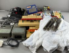 Toys: Hornby diecast accessories consisting of through station x 2, island station footbridge, signa