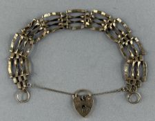 Jewellery: a 9ct yellow gold gate bracelet with heart shaped clasp, c.17cm long, 9.4g.