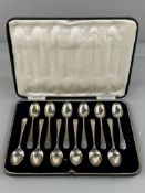 Silver: a cased set of twelve Old English pattern teaspoons by A C Bloxham Ltd, Sheffield 1933, weig