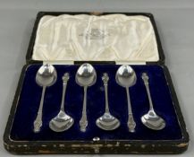 Silver: a cased set of apostle spoons by Joseph Rogers, Sheffield 1917, total weight 89g.