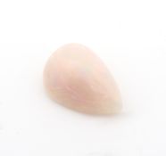 Loser Opal, ca. 16.43 ct, tropfenf. Cabochon, zartes