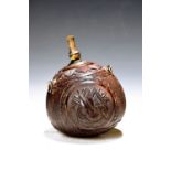 Kokosnuss-Pulverflasche, wohl Frankreich, 19. Jh.,