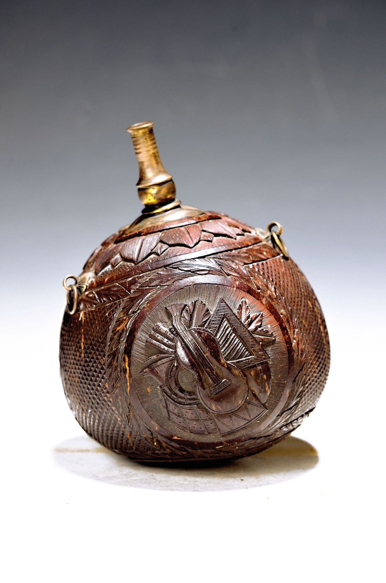 Kokosnuss-Pulverflasche, wohl Frankreich, 19. Jh.,