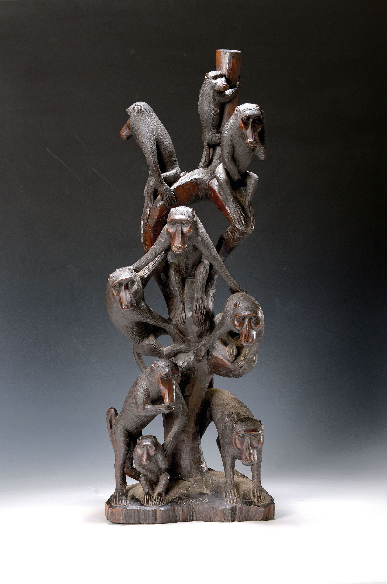Figur/großer Affenbaum, signiert Kisinga, wohl Makonde,