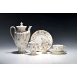 Kaffeeservice für 6 Personen, Form Greque mit Streublumen,