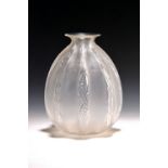 Vase Les Veuillages Blanc, Marius Ernset Sabino,