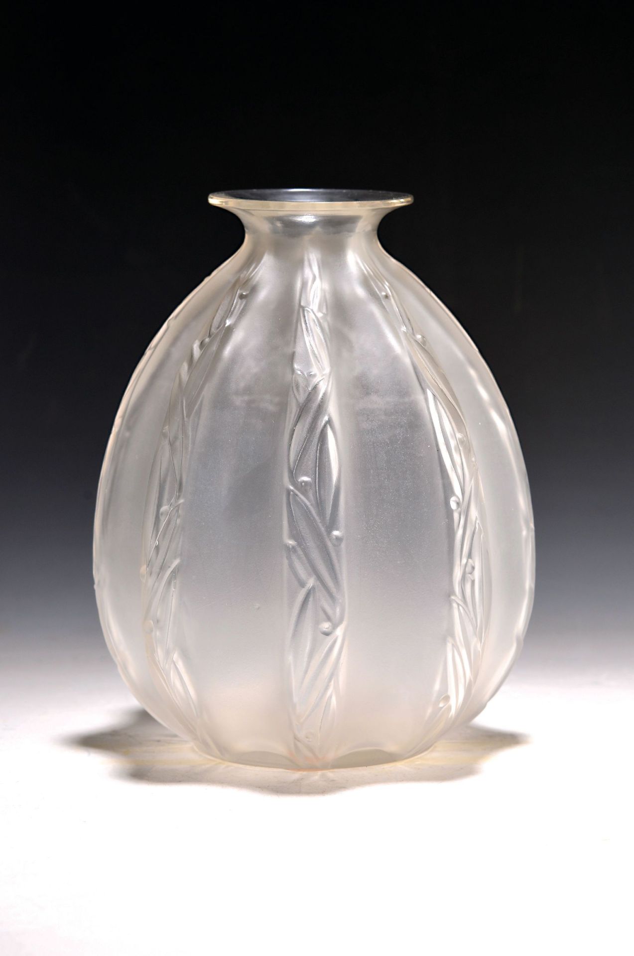 Vase Les Veuillages Blanc, Marius Ernset Sabino,