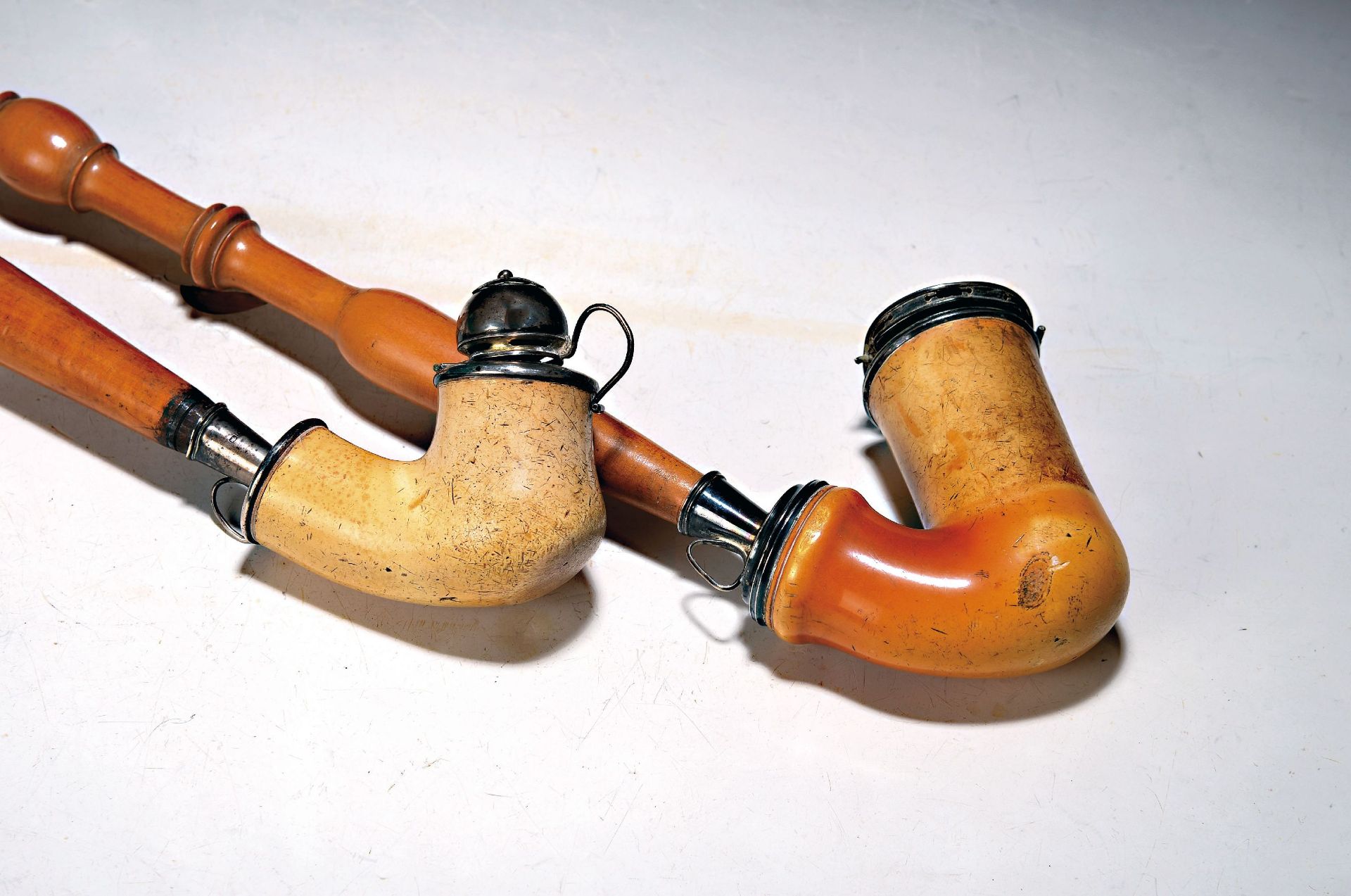 Zwei Meerschaumpfeifen aus dem Besitz der Familie Tolstoy,