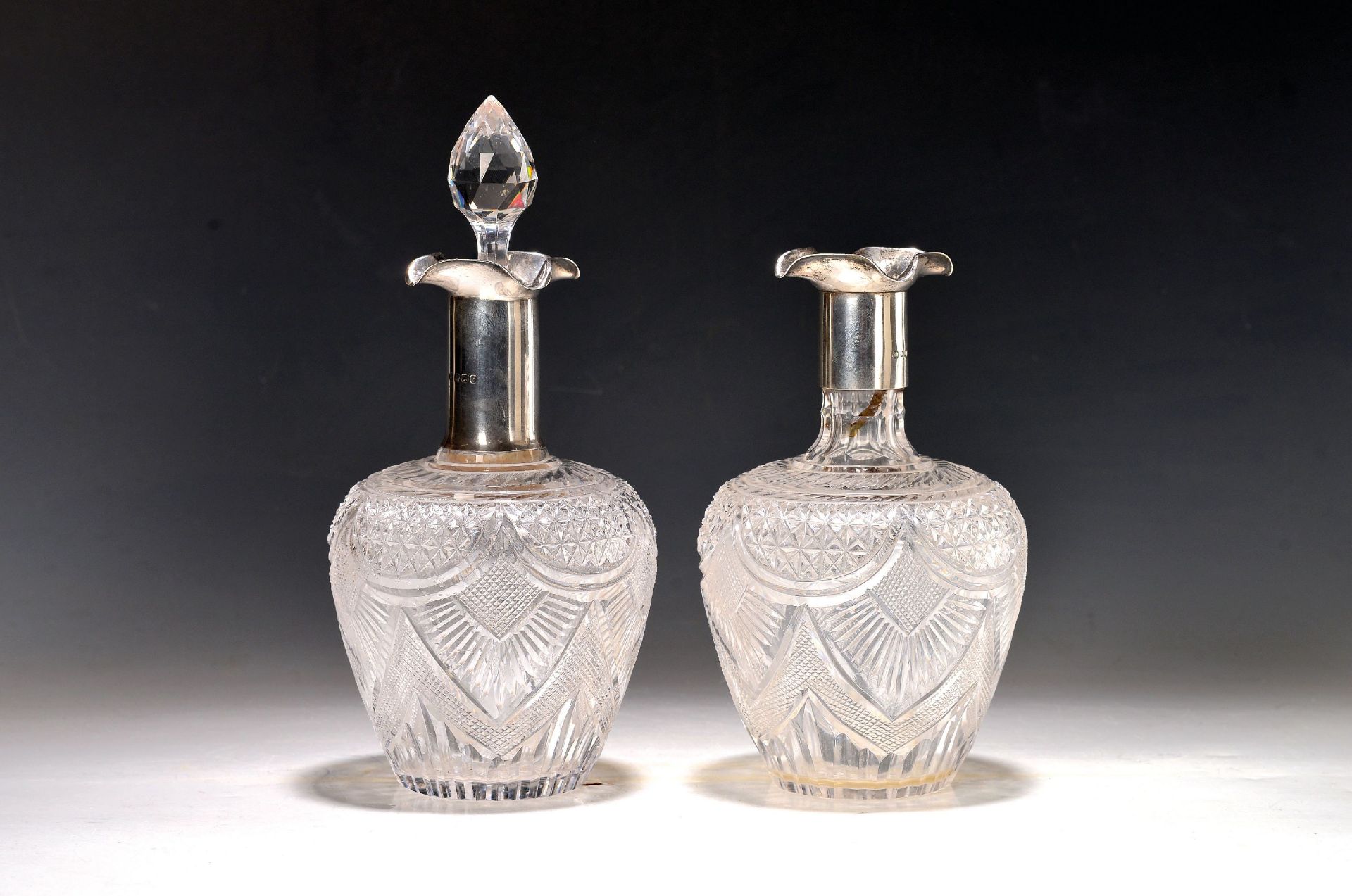 Zwei Glaskaraffen, John Round & Son Ltd., Sheffield, 1923,