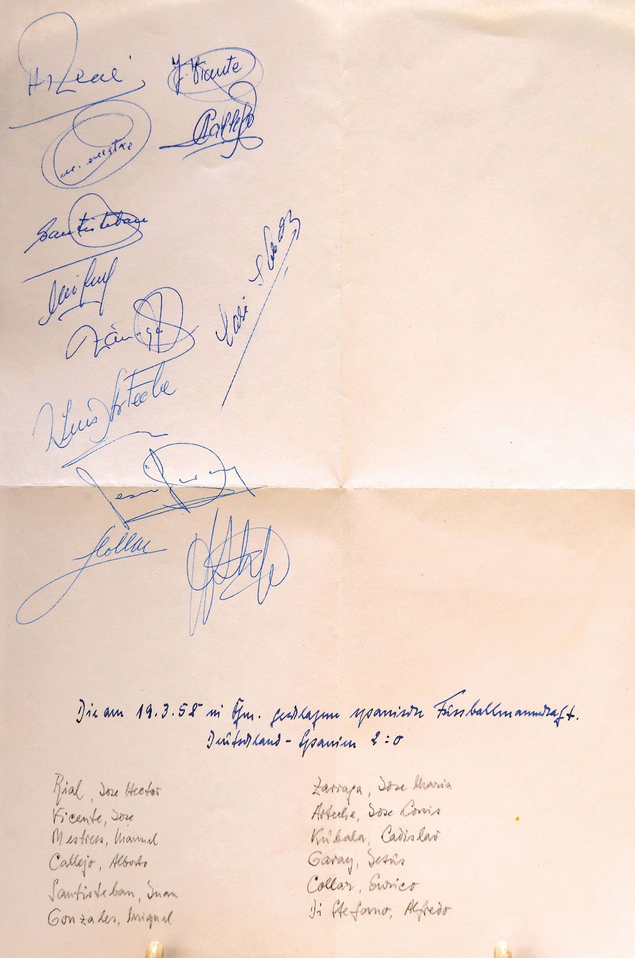 Autographen der spanischen Nationalmannschaft nach dem