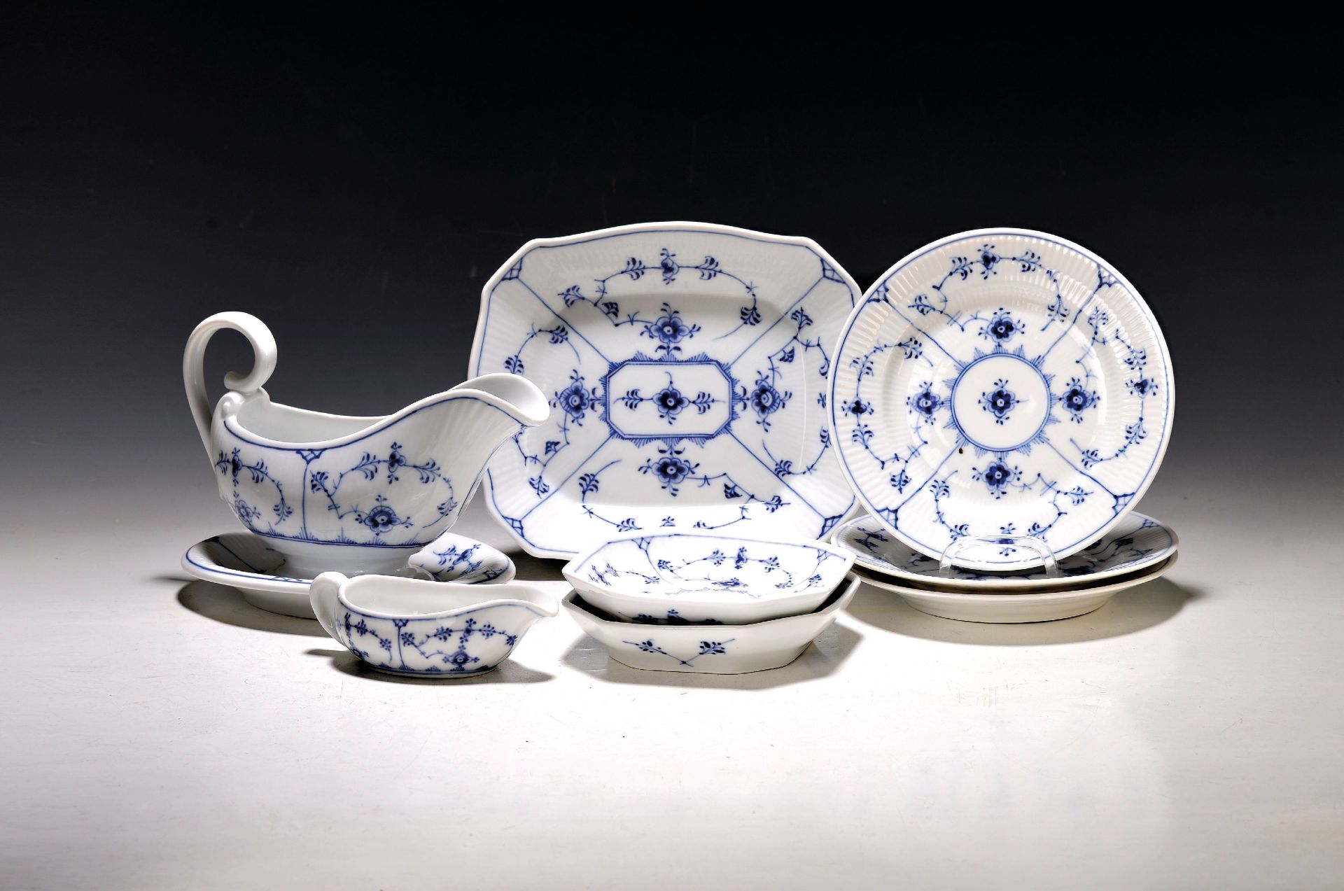8 Serviceteile, Royal Copenhagen, Musselmalet, Porzellan,