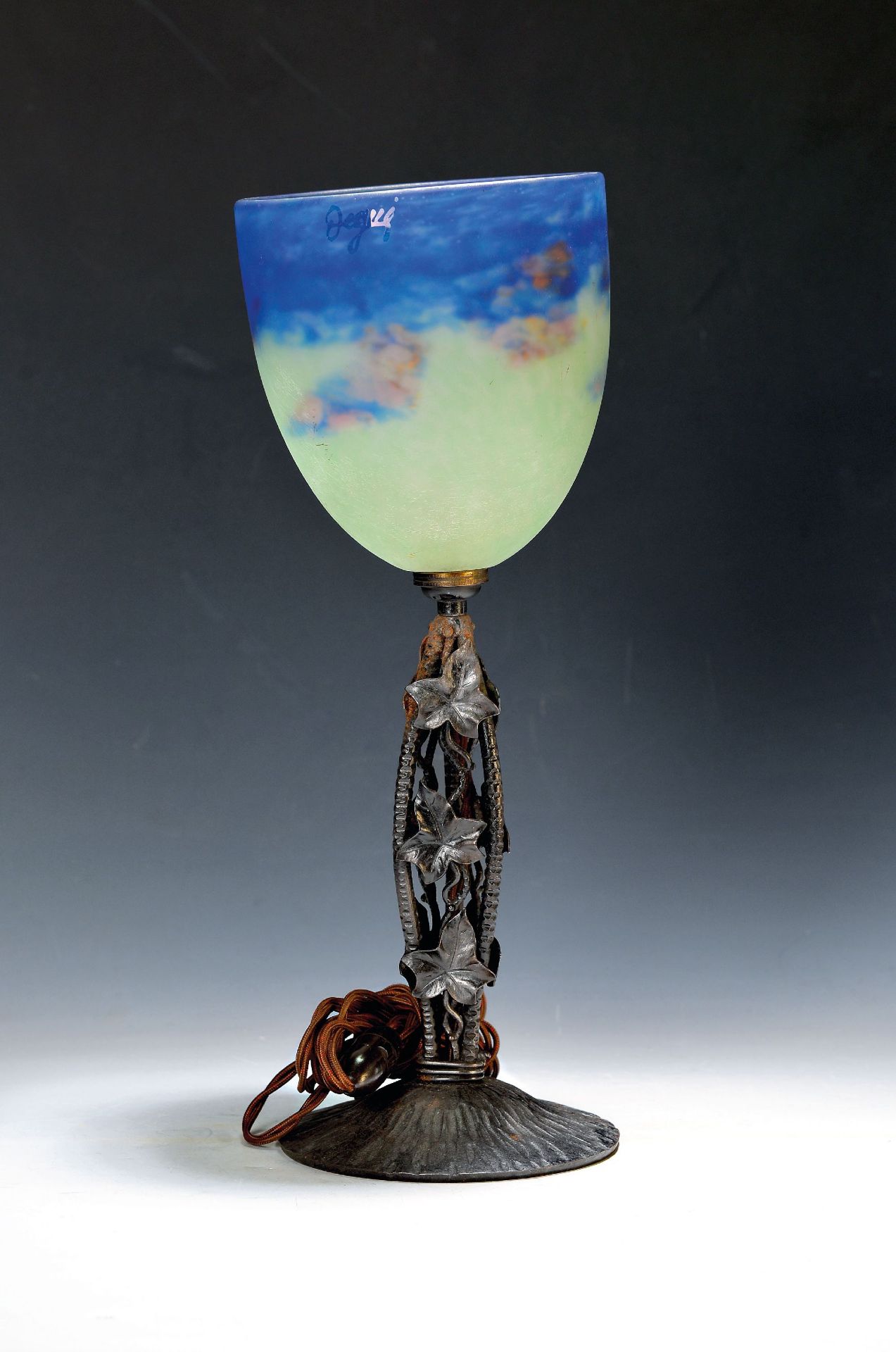 Tischlampe, sign. Degué, um 1920-30, Eisenfuß mit