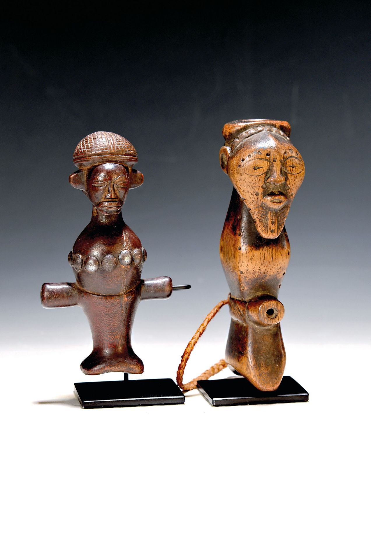 Zwei figürliche Flöten, Songye, Kongo, 20.Jh., Holz