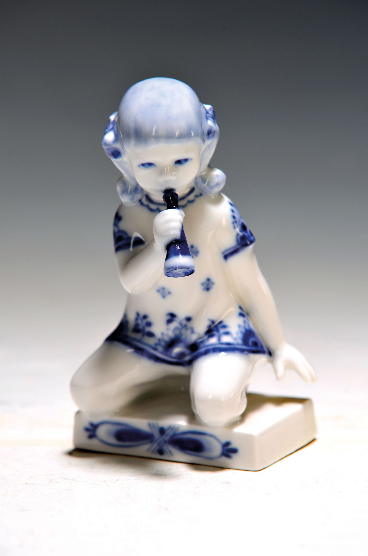 Porzellanfigur, Kgl. Kopenhagen, Modellnr. 4796, Mädchen