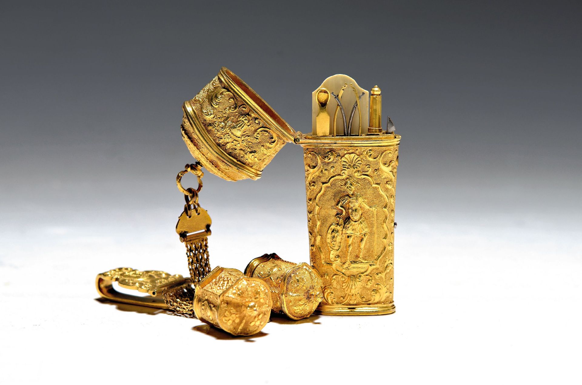 Chatelaine/Necessaire, wohl England oder deutsch, 18. Jh.,