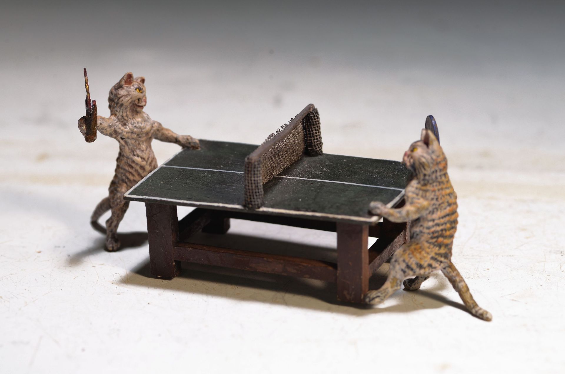 Katzen beim Ping Pong, Wiener Bronze, signiert Bergmann,