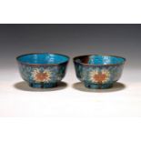 Zwei Cloisonne-Schalen, China um 1880/90, blaugrundig mit