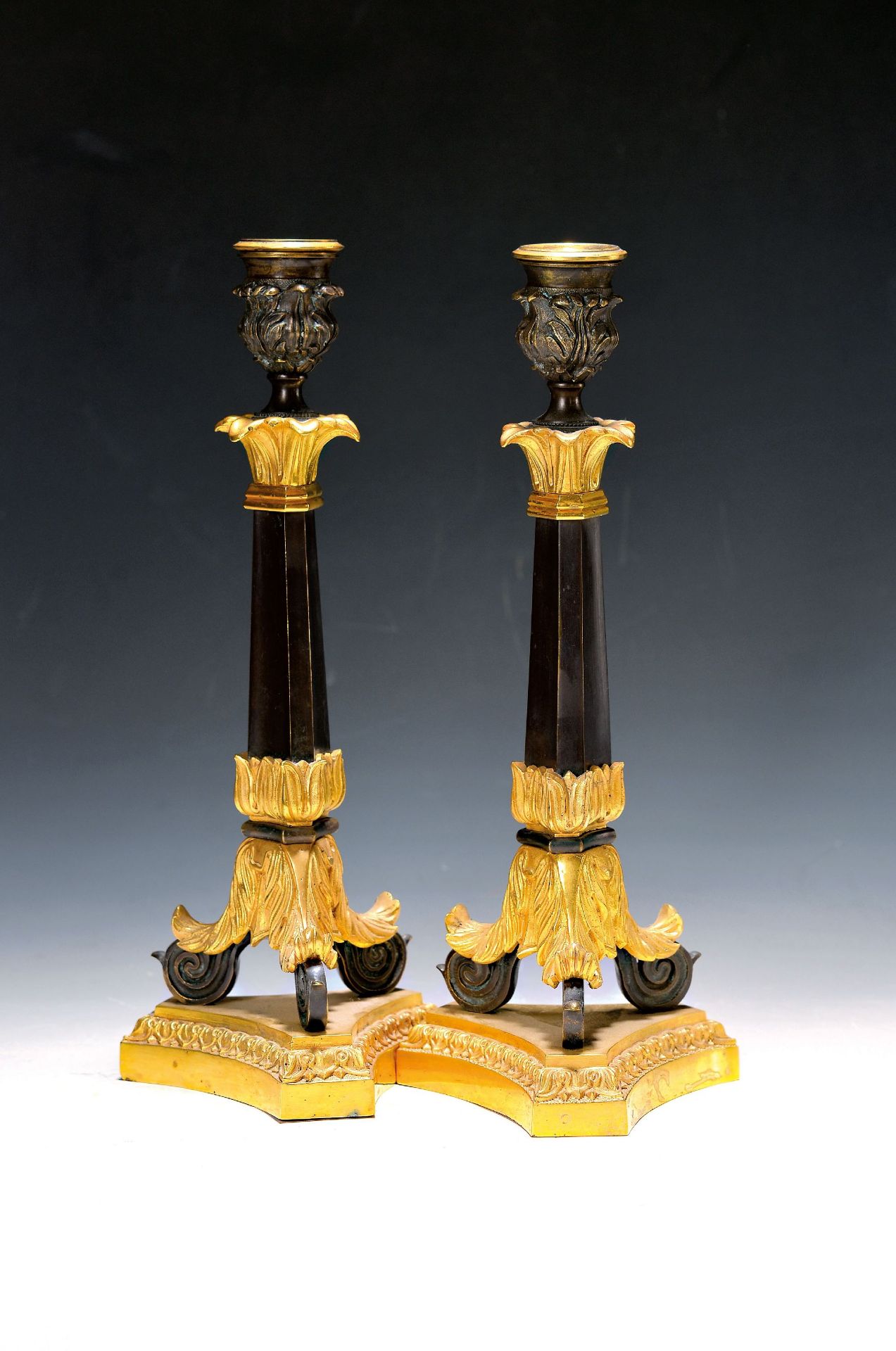 Paar Leuchter, Frankreich, um 1830, Bronze patiniert, z.T.