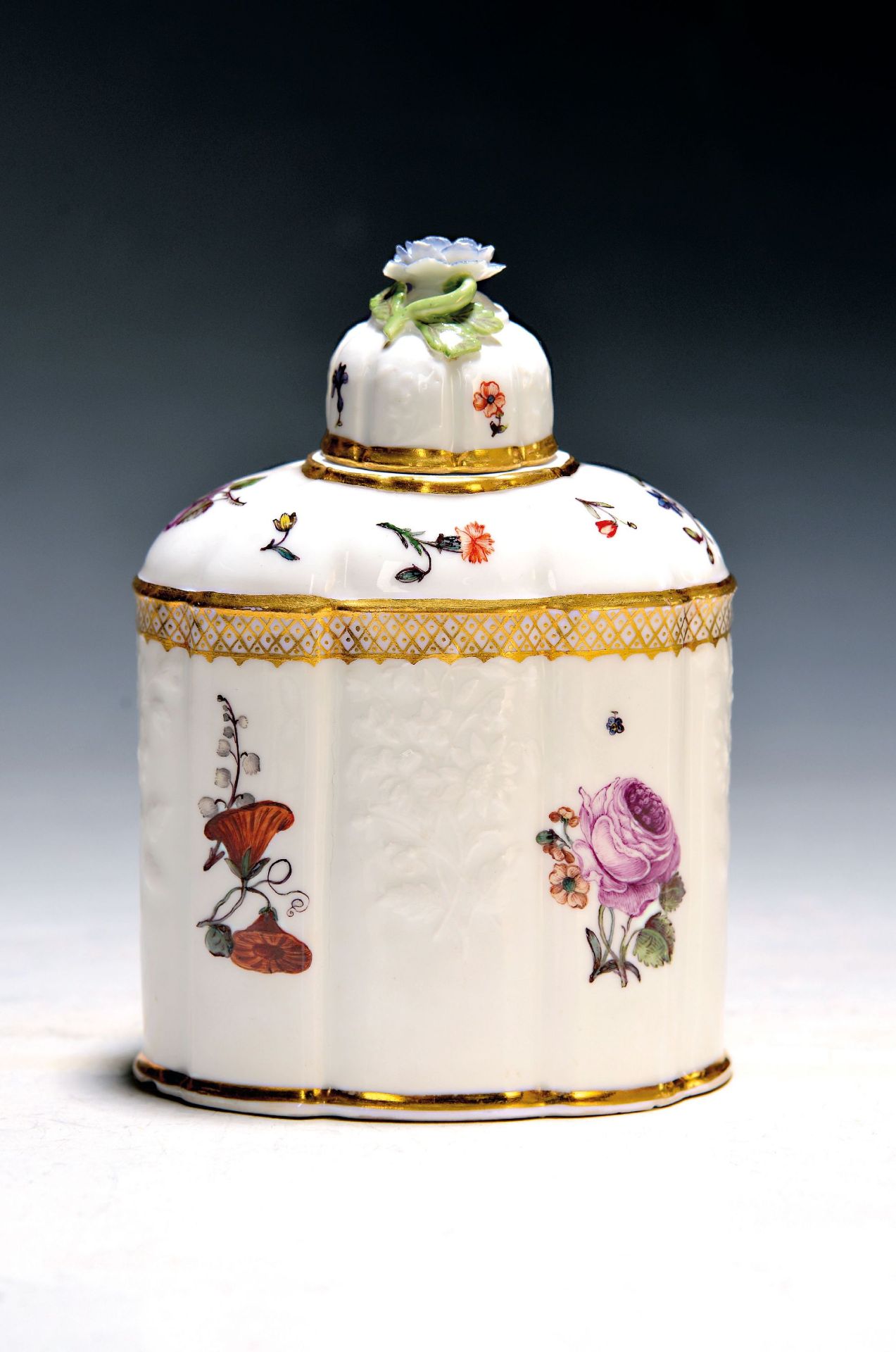Teedose, Meissen, um 1740, Gotzkowski-Relief, achtpassige