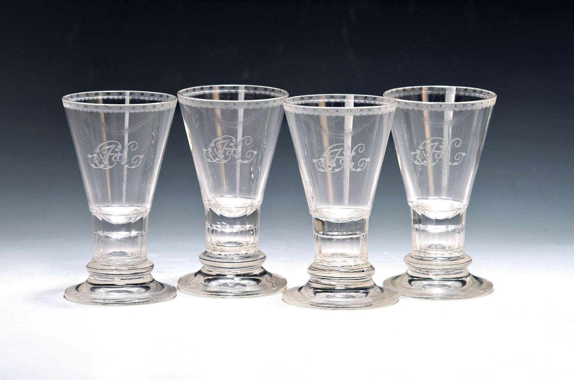 4 Gläser, Lobmeyer Wien, um 1900, farbloses Glas,