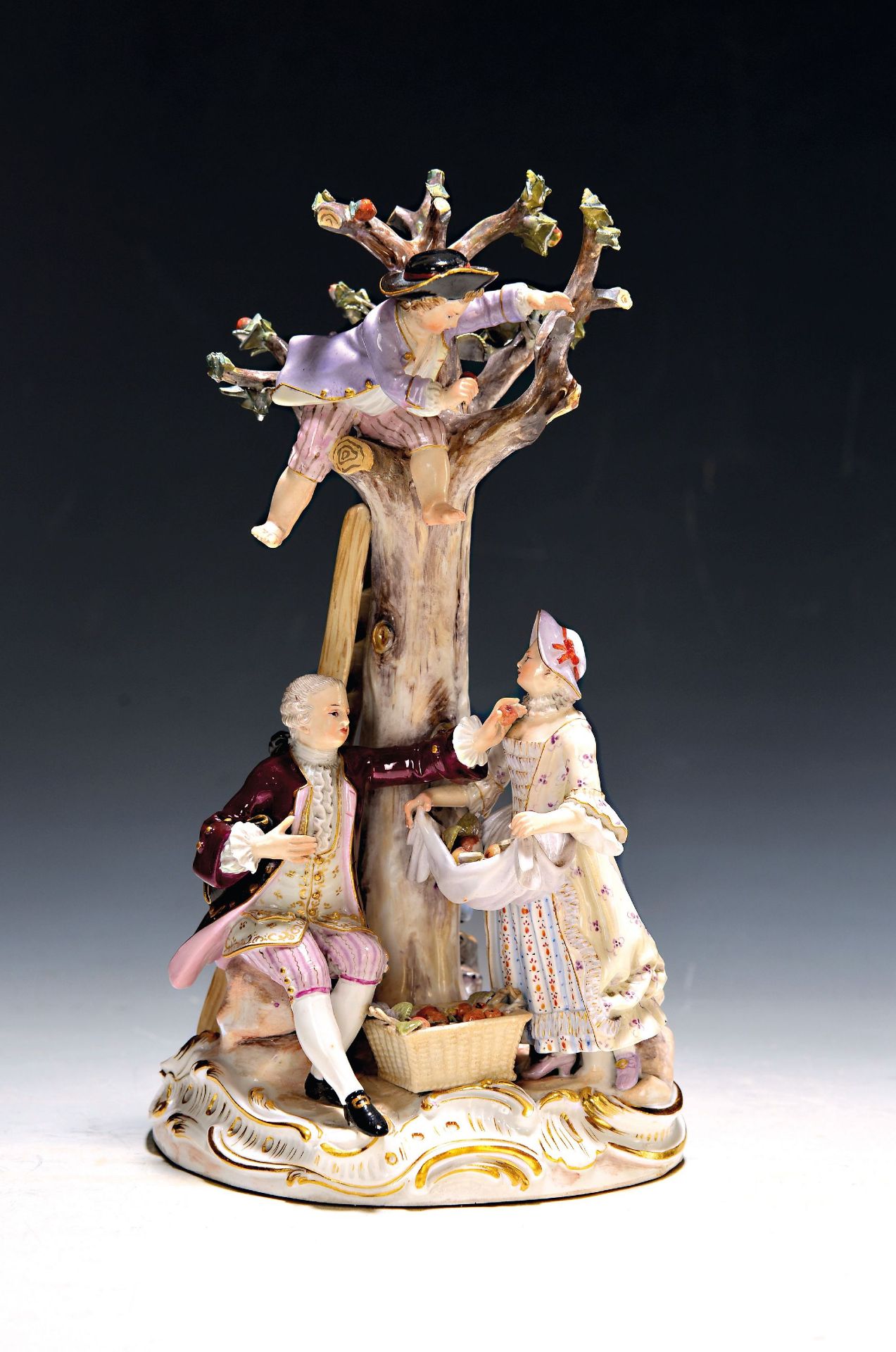 Porzellangruppe, Meissen, um 1850-1924, Apfelernte,