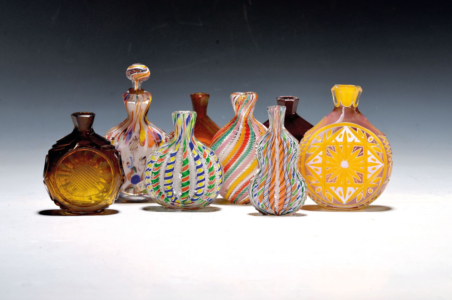 15 Schnupftabaksfläschen/Snuff-Bottles, wohl bay. Wald, um